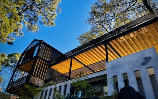 Casa en Venta en Valle de Bravo a 5 Min del Club de Golf Avándaro y Club Izar