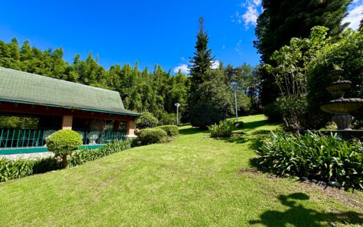 Terreno con vista a las montañas en Avándaro centro