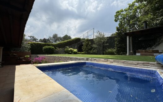 Casa en Venta a 5 Minutos del Centro de Avándaro en Valle de Bravo