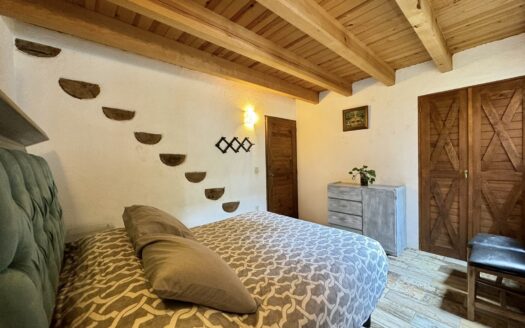 Casa en Venta con Excelente Vista en Valle de Bravo